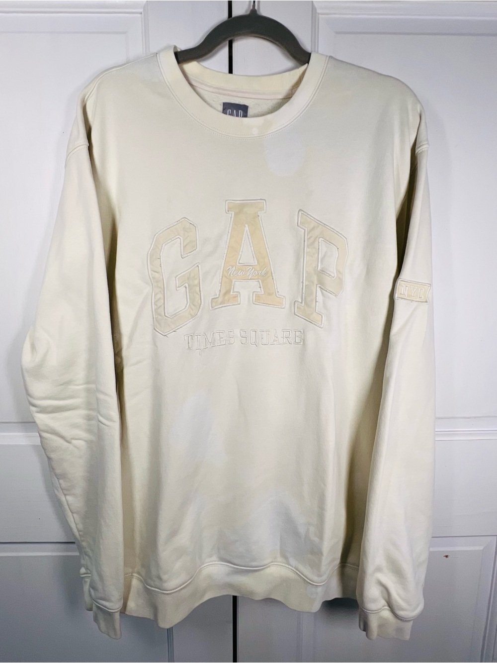 GAP Men’s Cream Crewneck Sweatshirt Times Square Embroidered Logo Sz Large